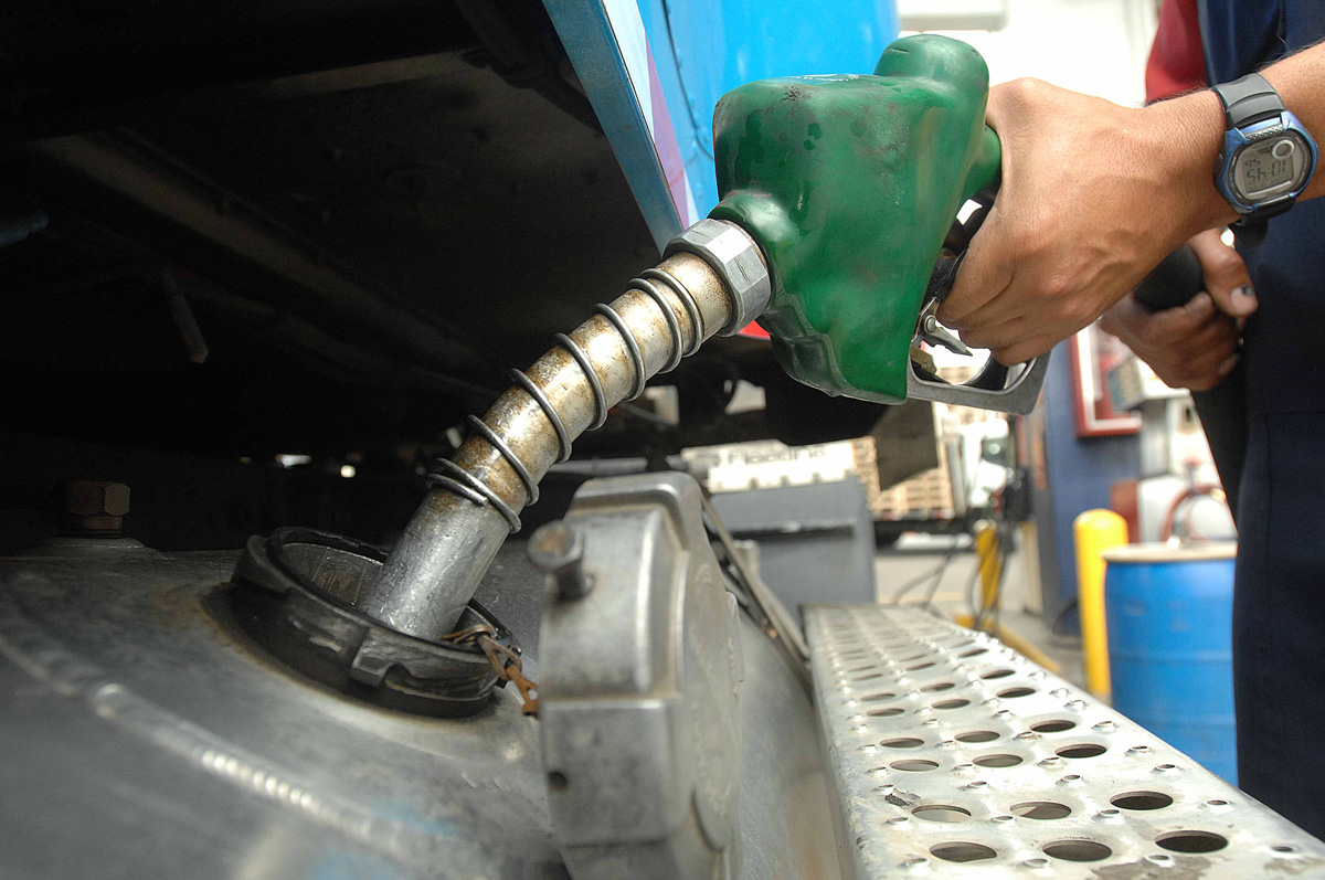 Industria y Comercio congela los precios de los combustibles