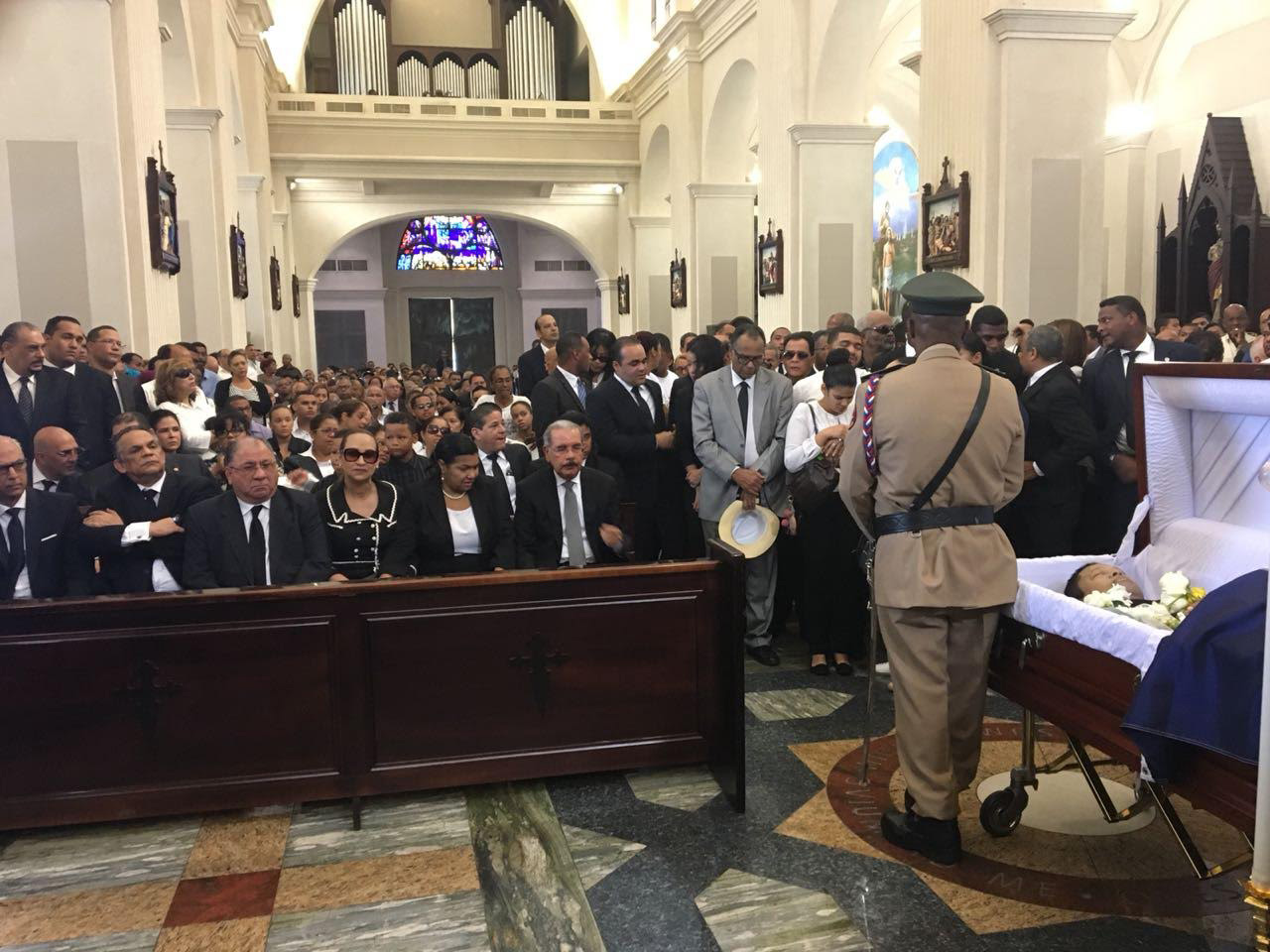 Danilo Medina asiste a misa por Monchy Rodríguez